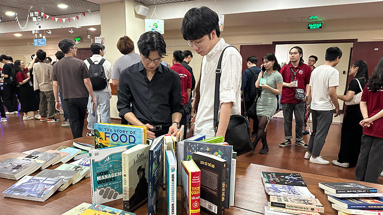 Các gian trưng bày tại Hội sách. (Ảnh:THÙY VÂN)