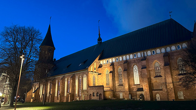 Nhà thờ lớn Konigsberg trên đảo Kant là biểu tượng của thành phố Kaliningrad. Ngày nay, nhà thờ không còn chức năng tôn giáo mà được sử dụng để tổ chức hòa nhạc của viện bảo tàng. Nhà thờ lớn Königsberg, đã được khôi phục vào những năm 1990, khi người dân bắt đầu tìm hiểu về quá khứ trước đây bị bỏ qua.