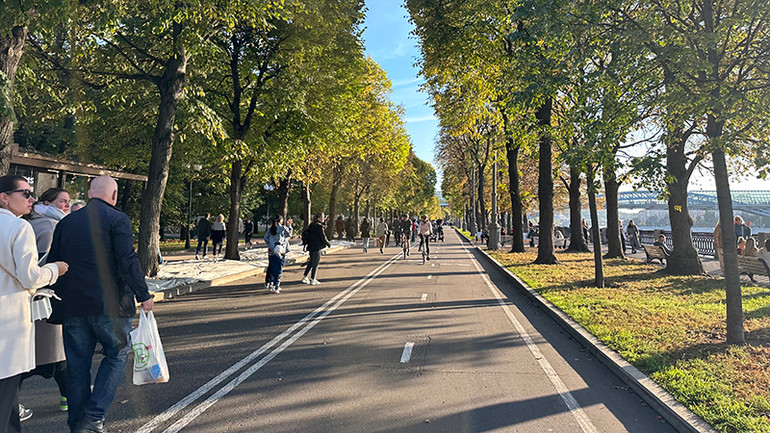 Bên bờ Đồi chim sẻ.( Ảnh: THÙY VÂN) Bên bờ Đồi chim sẻ.( Ảnh: THÙY VÂN)