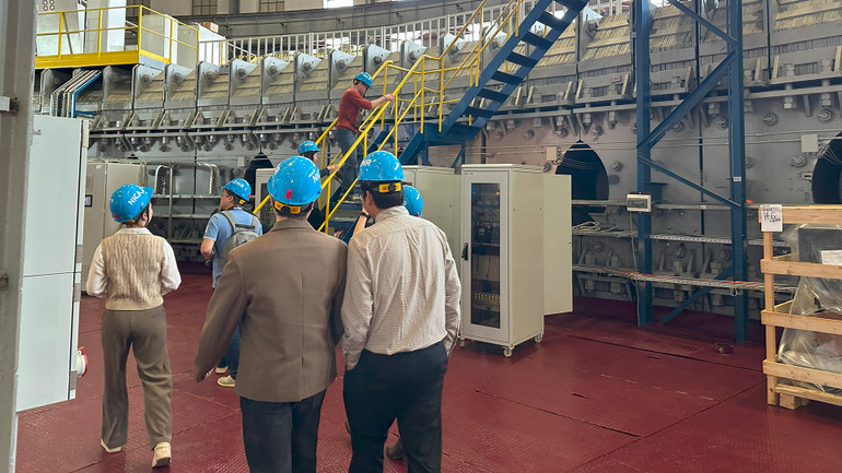 Theo chân các nghiên cứu sinh Việt nam đang làm việc nghiên cứu tại JINR. (Ảnh: THÙY VÂN)