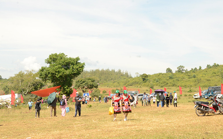 Cao nguyên La Vuông thu hút đông đảo du khách khắp nơi đến tham quan, du lịch.