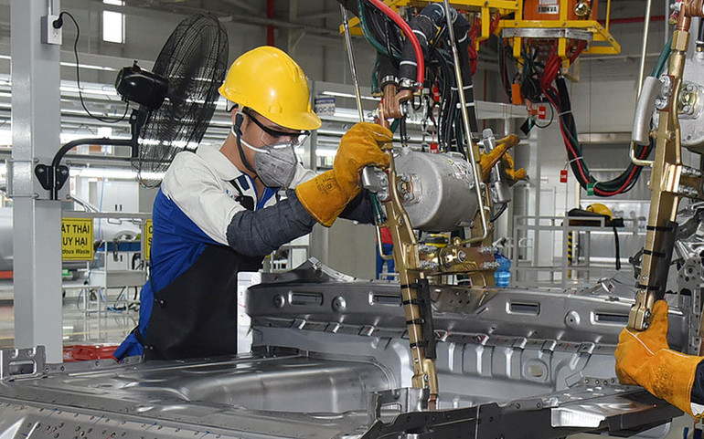 Vận hành dây chuyền lắp ráp, sản xuất sản phẩm ô-tô tại Nhà máy sản xuất, lắp ráp ô-tô Hyundai Thành Công (Ninh Bình). (Ảnh ANH AN) Vận hành dây chuyền lắp ráp, sản xuất sản phẩm ô-tô tại Nhà máy sản xuất, lắp ráp ô-tô Hyundai Thành Công (Ninh Bình). (Ảnh ANH AN)