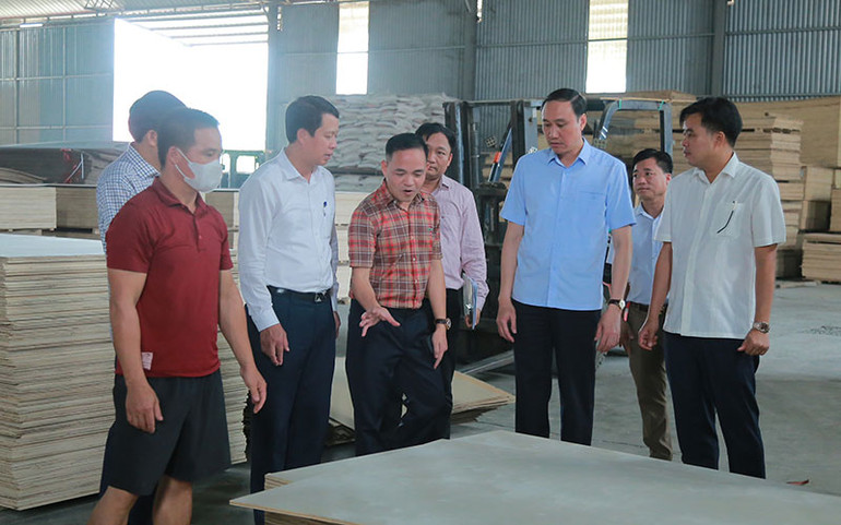 Ban Chỉ đạo Phát triển tổ chức đảng trong doanh nghiệp ngoài khu vực nhà nước tỉnh Phú Thọ đi thực tế tại Công ty cổ phần xây lắp Trường Sơn miền bắc