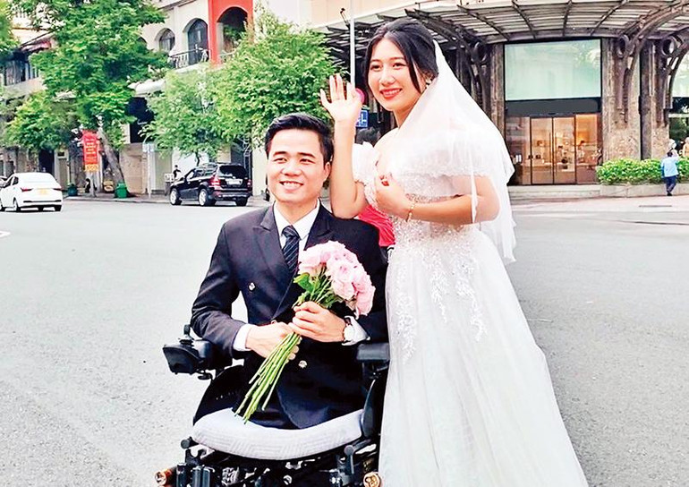 Hạnh phúc rạng ngời trong ngày cưới.