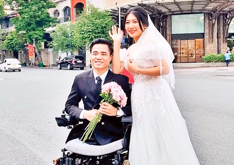 Hạnh phúc rạng ngời trong ngày cưới.