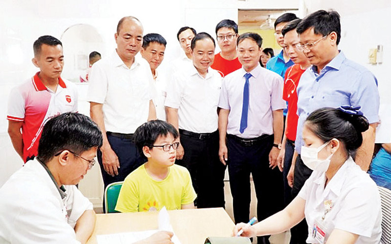 Tư vấn, khám sàng lọc bệnh tim miễn phí cho trẻ em nghèo tại Thừa Thiên Huế.