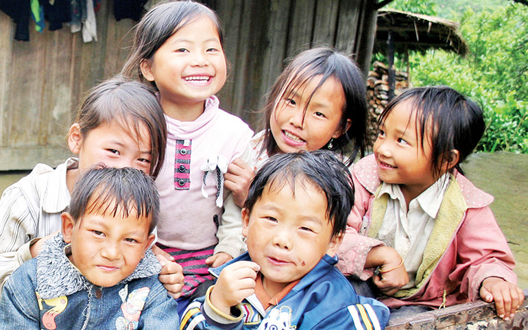 Ánh mắt ngây thơ của trẻ em vùng cao.
