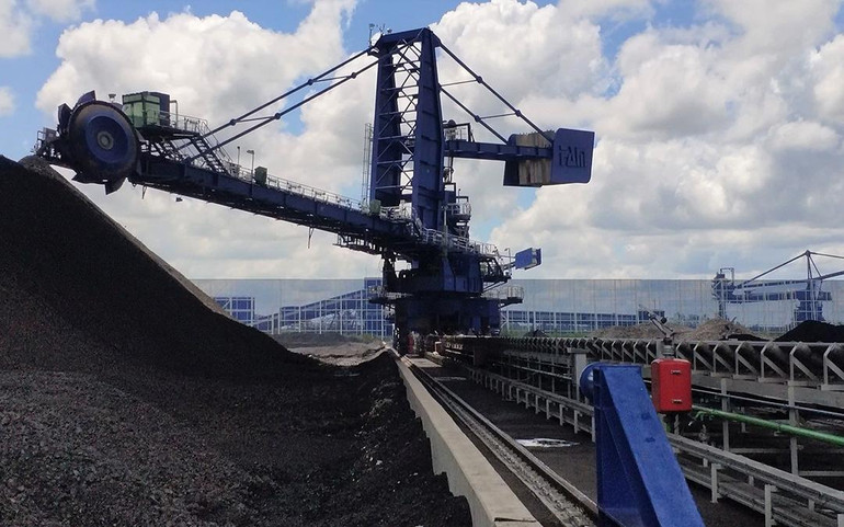 Thợ lắp máy LILAMA lắp đặt máy dỡ than ở Nhà máy nhiệt điện Sông Hậu 1. Thợ lắp máy LILAMA lắp đặt máy dỡ than ở Nhà máy nhiệt điện Sông Hậu 1.