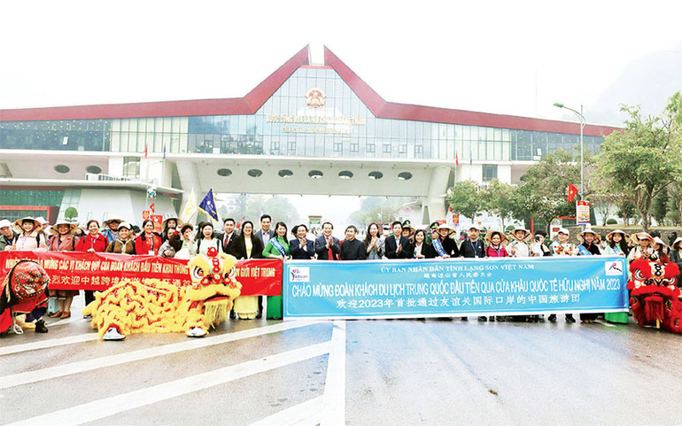 Tỉnh Lạng Sơn đón đoàn khách du lịch Trung Quốc ngày 15/3.