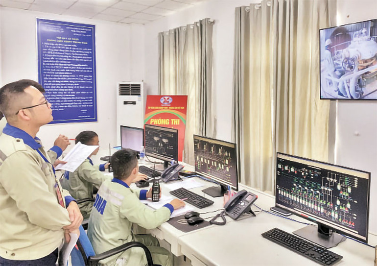 Công ty Nhôm Đắk Nông-TKV luôn chú trọng nâng cao chất lượng đội ngũ gắn liền với hiệu quả hoạt động của Nhà máy sản xuất Alumin Nhân Cơ.