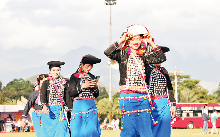 Trên quảng trường thành phố.