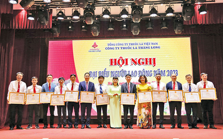 Hội nghị đại biểu người lao động Công ty Thuốc lá Thăng Long năm 2023. Hội nghị đại biểu người lao động Công ty Thuốc lá Thăng Long năm 2023.