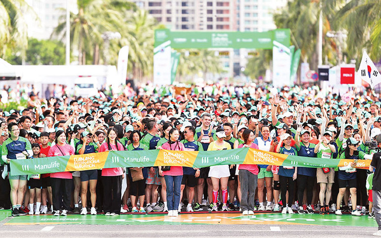 Hơn 9.000 vận động viên trong nước và quốc tế tham gia tranh tài.