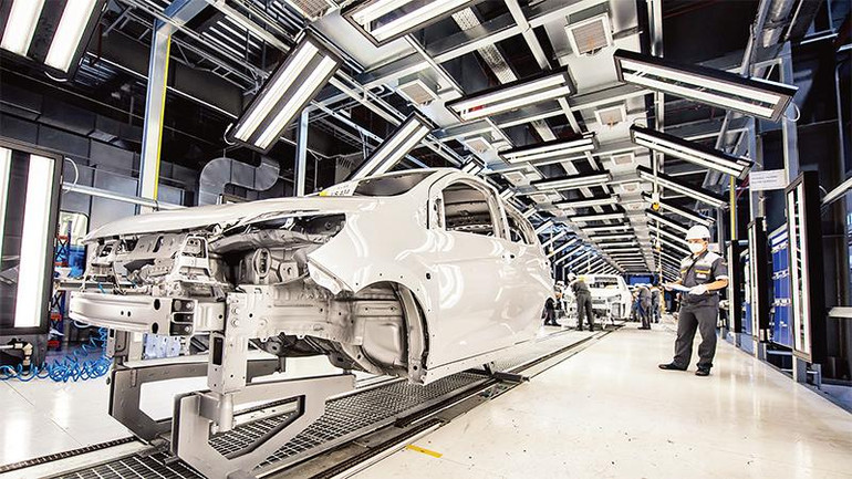 Vận hành dây chuyền sản xuất ô-tô tại nhà máy sản xuất ô-tô Vinfast, khu công nghiệp Đình Vũ, thành phố Hải Phòng. Ảnh: Viết Chung Vận hành dây chuyền sản xuất ô-tô tại nhà máy sản xuất ô-tô Vinfast, khu công nghiệp Đình Vũ, thành phố Hải Phòng. Ảnh: Viết Chung