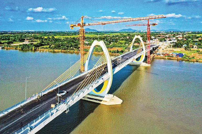 Cầu Quang Thanh, kết nối huyện An Lão (Hải Phòng) với huyện Thanh Hà (tỉnh Hải Dương).