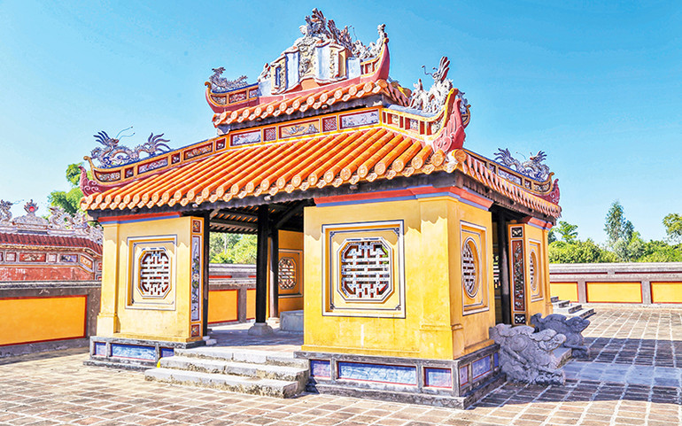 Nhiều hạng mục như khu tẩm điện, khu lăng mộ đã được trùng tu sau thời gian dài bị xuống cấp nghiêm trọng. Nhiều hạng mục như khu tẩm điện, khu lăng mộ đã được trùng tu sau thời gian dài bị xuống cấp nghiêm trọng.