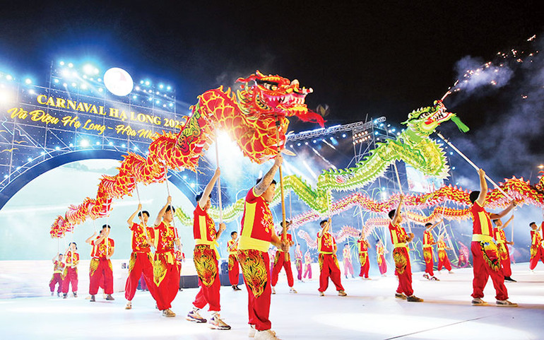 Carnaval Hạ Long trở thành thương hiệu của Quảng Ninh hấp dẫn du khách trong nước và quốc tế.