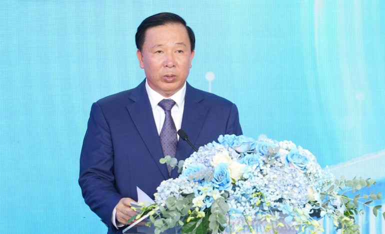 Chủ tịch Ủy ban nhân dân tỉnh Long An Nguyễn Văn Út phát biểu tại lễ khởi công.