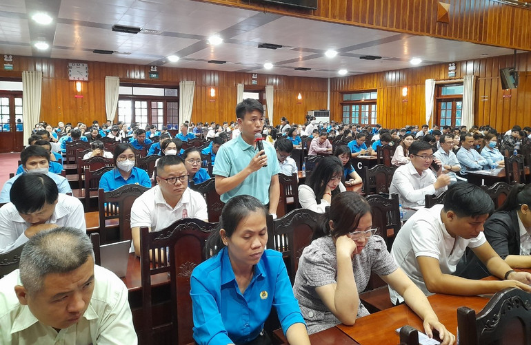 Chủ tịch Công đoàn Công ty Trách nhiệm hữu hạn Cheng Da II (Khu công nghiệp Đức Hòa II) Hoàng Khắc Vân kiến nghị tỉnh Long An cần sớm đẩy nhanh tiến độ xây dựng nhà ở xã hội.