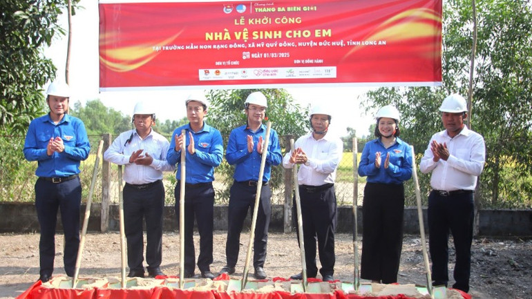 Khởi công công trình nhà vệ sinh cho em tại Trường mầm non Rạng Đông, xã Mỹ Quý Đông, Đức Huệ, Long An.