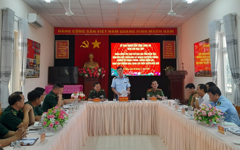 Đoàn công tác 389 làm việc với các lực lượng làm nhiệm vụ phòng, chống buôn lậu...trên tuyến biên giới Long An.