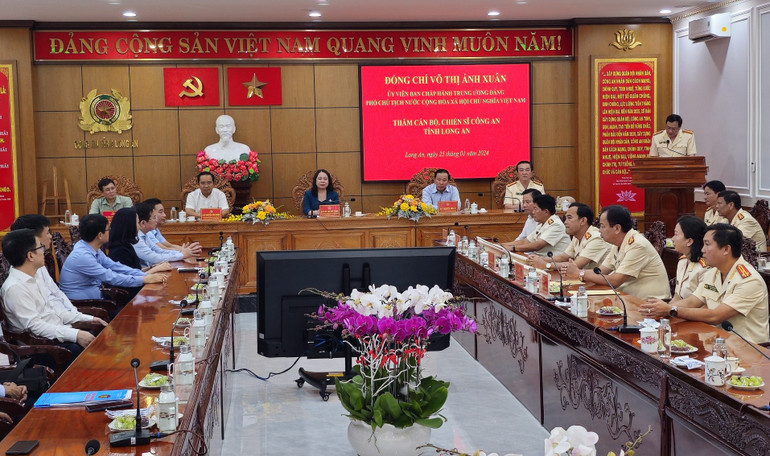 Quang cảnh buổi họp mặt chúc Tết.