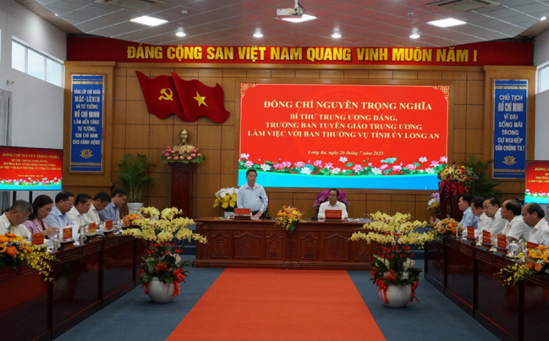 Trưởng Ban Tuyên giáo Trung ương Nguyễn Trọng Nghĩa làm việc tại Long An ảnh 1