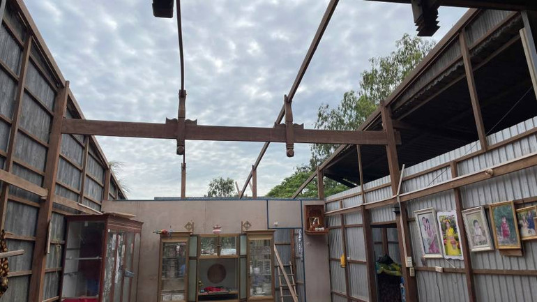 Nhà 1 hộ dân ở xã Hưng Điền B (Tân Hưng, Long An) bị tốc mái do lốc xoáy gây ra vào chiều tối ngày 13/9.