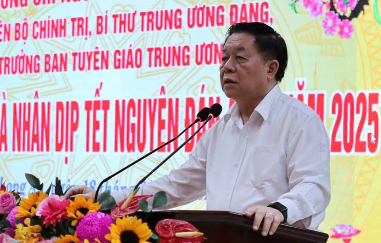 Đồng chí Nguyễn Trọng Nghĩa chúc Tết Đảng bộ, chính quyền, nhân dân, lực lượng vũ trang tỉnh Long An.