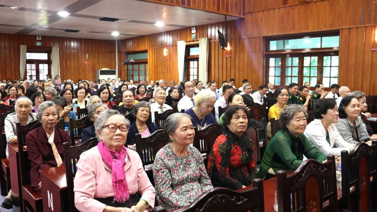 Cán bộ lão thành tỉnh Long An dự họp mặt Xuân Ất Tỵ 2025.