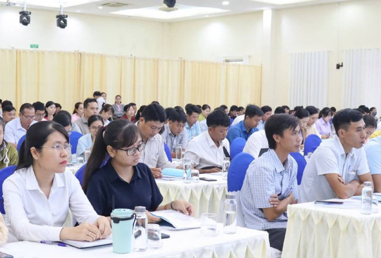 Cán bộ làm công tác thông tin cơ sở trên địa bàn tỉnh Long An tham dự Hội nghị tập huấn.