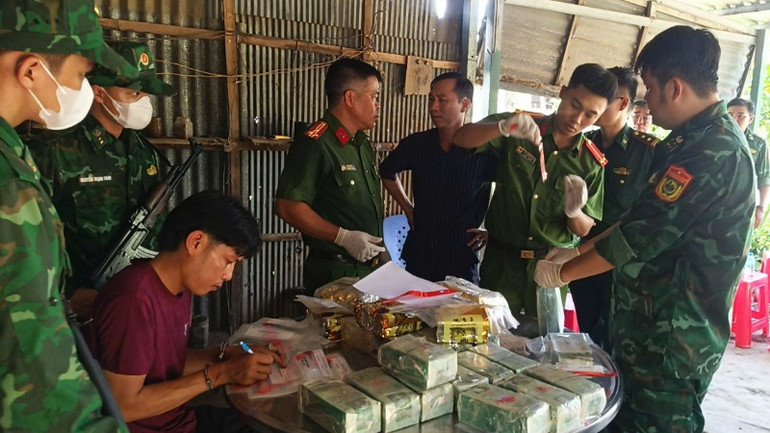 Đồn Biên phòng Sông Trăng (Tân Hưng, Long An) bắt giữ đối tượng vận chuyển trong năm 2024.