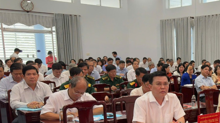 Đại biểu tham dự hội nghị.