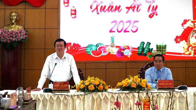 Nguyên Chủ tịch nước Trương Tấn Sang phát biểu tại buổi họp mặt.