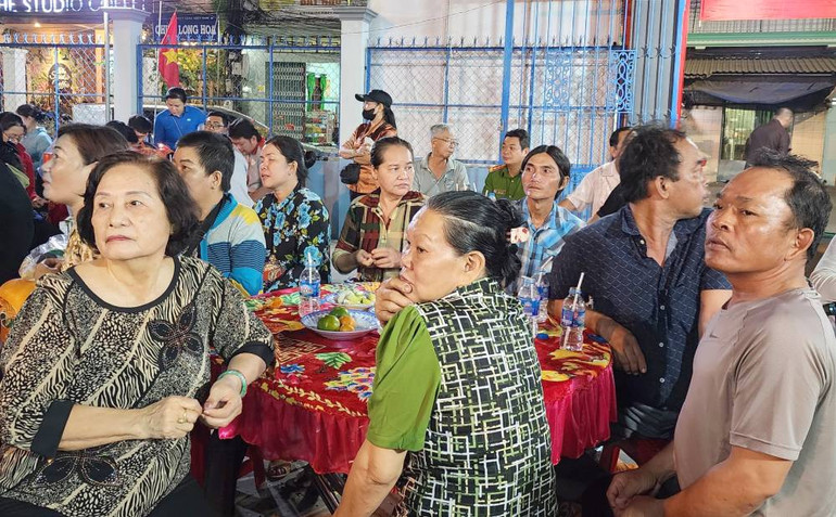 Công nhân, người lao động dự chương trình Tất niên - Vui Xuân đón Tết tại khu nhà trọ Mười Phương (ấp 1, xã Mỹ, Bến Lức, Long An).