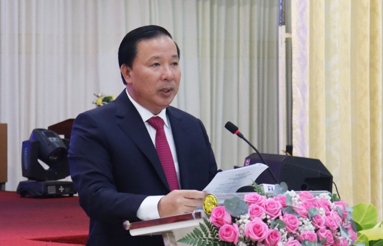 Chủ tịch Ủy ban nhân dân tỉnh Long An Nguyễn Văn Út “cam kết” luôn đồng hành cùng doanh nghiệp.