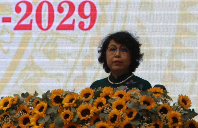 Phó Chủ tịch Ủy ban Trung ương Mặt trận Tổ quốc Việt Nam Tô Thị Bích Châu phát biểu tại đại hội.