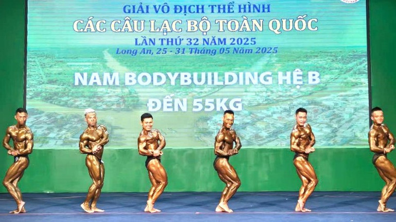 Các vận động viên bước vào tranh tài các vòng thi vòng loại.