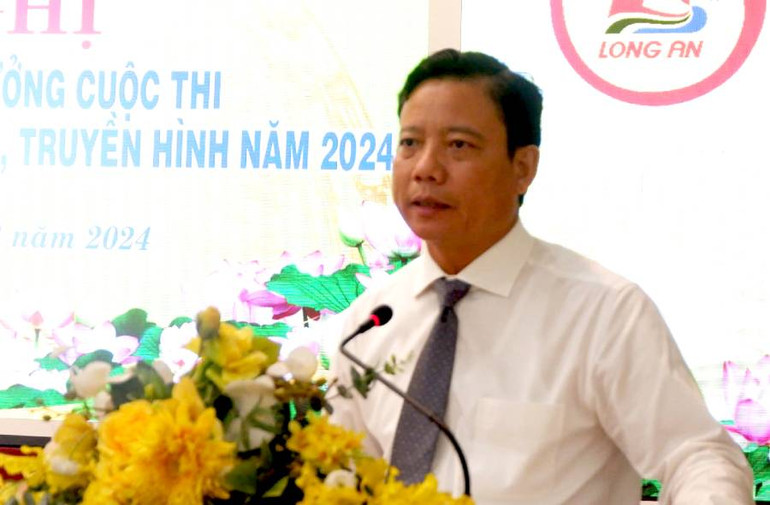 Phó Chủ tịch Ủy ban nhân dân tỉnh Long An Phạm Tấn Hòa phát biểu tại hội nghị.