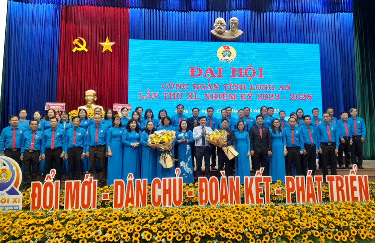 Ban Chấp hành Liên đoàn Lao động tỉnh Long An, khóa 11, nhiệm kỳ 2023-2028 ra mắt Đại hội.