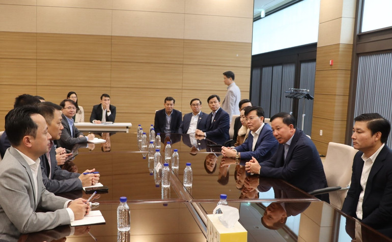 Quang cảnh buổi làm việc của đoàn công tác tỉnh Long An tại Đại sự quán Việt Nam tại Hàn Quốc