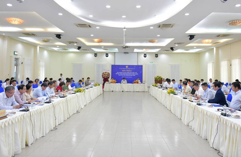 Quang cảnh hội thảo xây dựng cơ chế, chính sách đặc thù hỗ trợ thực hiện dự án đầu tư xây dựng nhà ở xã hội trên địa bàn tỉnh.