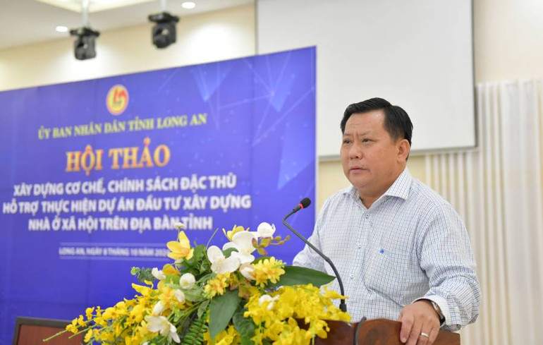 Phó Chủ tịch Ủy ban nhân dân tỉnh Long An Huỳnh Văn Sơn phát biểu tại hội thảo.