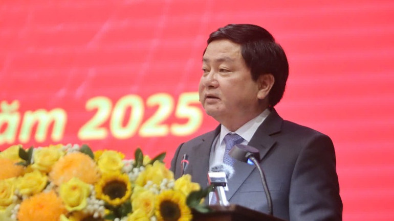 Tân Bí thư Tỉnh ủy Long An Nguyễn Văn Quyết phát biểu nhận nhiệm vụ.