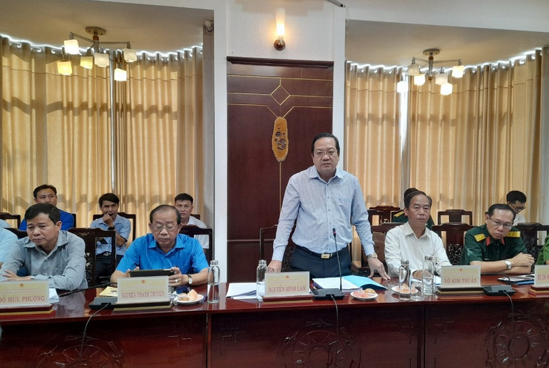 Lãnh đạo tỉnh Long An phát biểu kiến nghị với Đoàn Công tác Ban Chỉ đạo Quốc gia về Phòng, chống thiên tai Lãnh đạo tỉnh Long An phát biểu kiến nghị với Đoàn Công tác Ban Chỉ đạo Quốc gia về Phòng, chống thiên tai