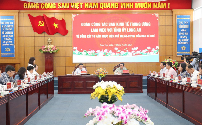 Quang cảnh buổi làm việc.