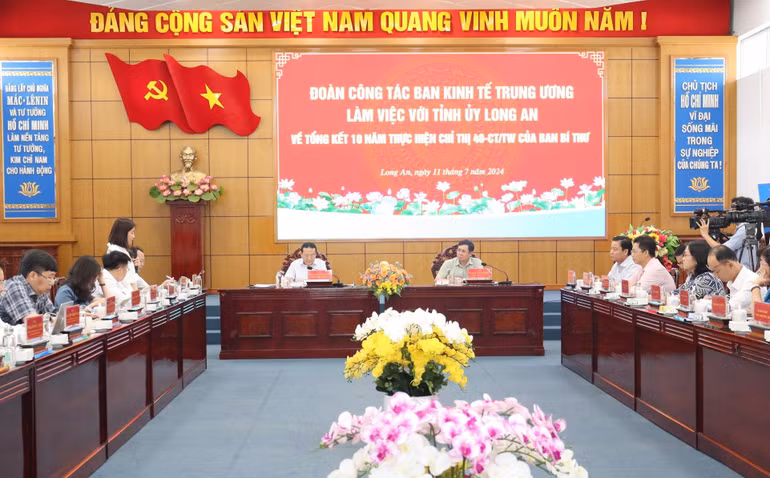 Quang cảnh buổi làm việc.