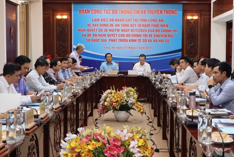 Quang cảnh buổi làm việc.