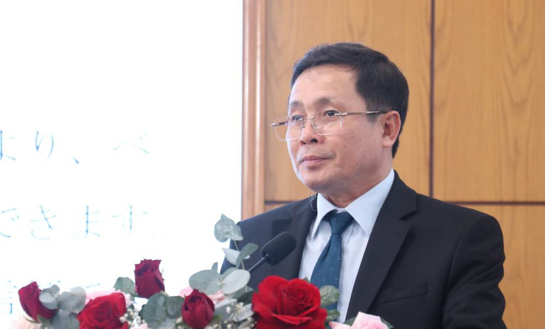 Phó Chủ tịch Hội đồng nhân dân tỉnh Long An Mai Văn Nhiều phát biểu tại buổi tọa đàm.