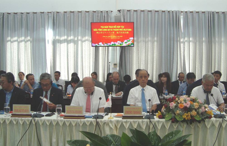 Các lãnh đạo thành phố Okayama (Nhật Bản) tham dự tọa đàm.